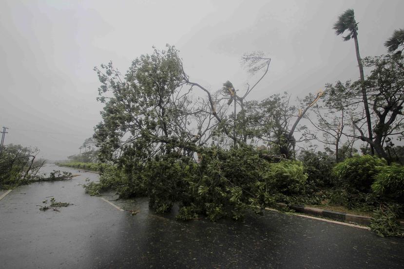 La tormenta avanzó hacia el este el jueves tras forzar la evacuación de gente en Kansas. (AP)
