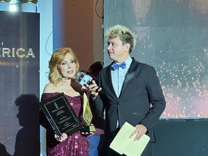 La actriz, coach ejecutiva y empresaria, Sara Pastor fue reconocida en México como Líder Internacional en la Gala de Líderes de América