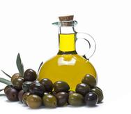 El estudio reveló que el aceite de oliva virgen enriquecido con sus propios compuestos fenólicos aumenta la capacidad de las partículas HDL de transportar el colesterol depositado en la pared arterial.  (Shutterstock.com)