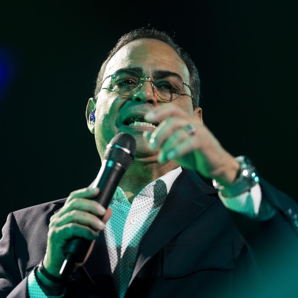 El Caballero de la salsa, Gilberto Santa Rosa, presentó  este fin de semana su espectáculo“Auténtico” en el Coliseo de Puerto Rico, que también presentará en Latinoamérica y Estados Unidos.