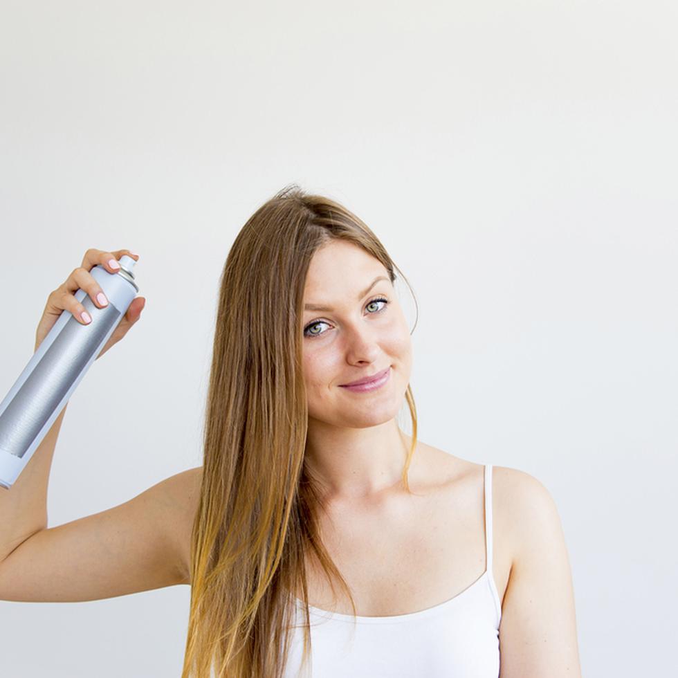 El champú en seco es una alternativa para mantener el cabello limpio por más tiempo sin necesidad de someterlo al lavado tradicional.