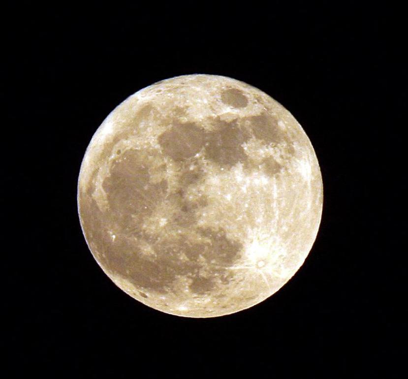 El satélite se diseñó para complementar la luz de la luna por la noche. (AP)