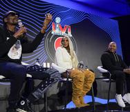Snoop Dogg, Mary J. Blige y Dr. Dre (de izq. a der.) participaron de una conferencia de prensa sobre el espectáculo de medio tiempo del Super Bowl LVI en Los Ángeles.