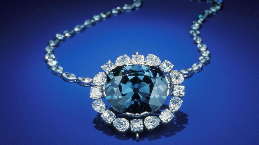 Imagen proporcionada por la Smithsonian Institution que muestra el diamante azul Hope. (AP)