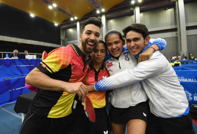 Daniel González, Melanie Díaz, Adriana Díaz y Brian Afanador en ruta a la semifinal.