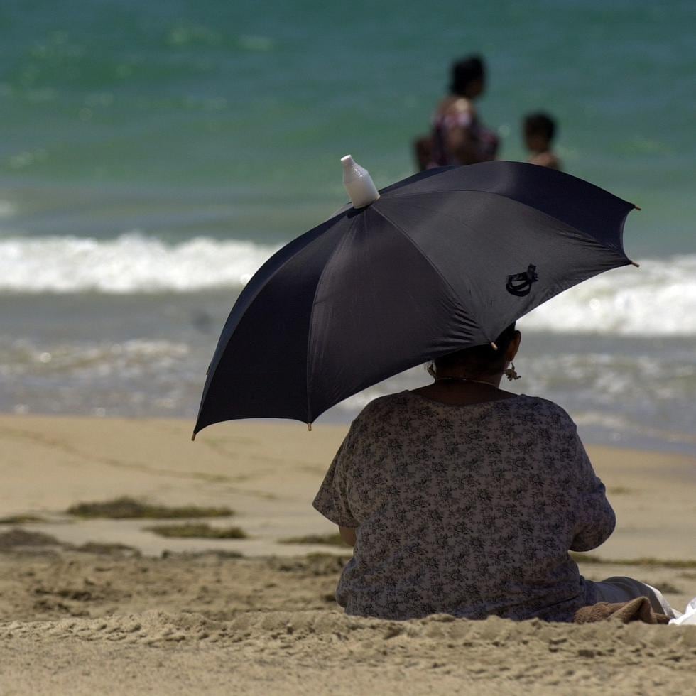 El Servicio Nacional de Meteorología pronosticó para hoy índices de calor hasta los 107 °F en la zona noroeste de Puerto Rico aunque advirtió que se mantiene un riesgo moderado de corrientes peligrosas en las playas del norte.