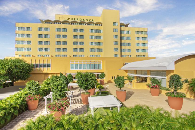 Fachada Hotel Verdanza en Isla Verde