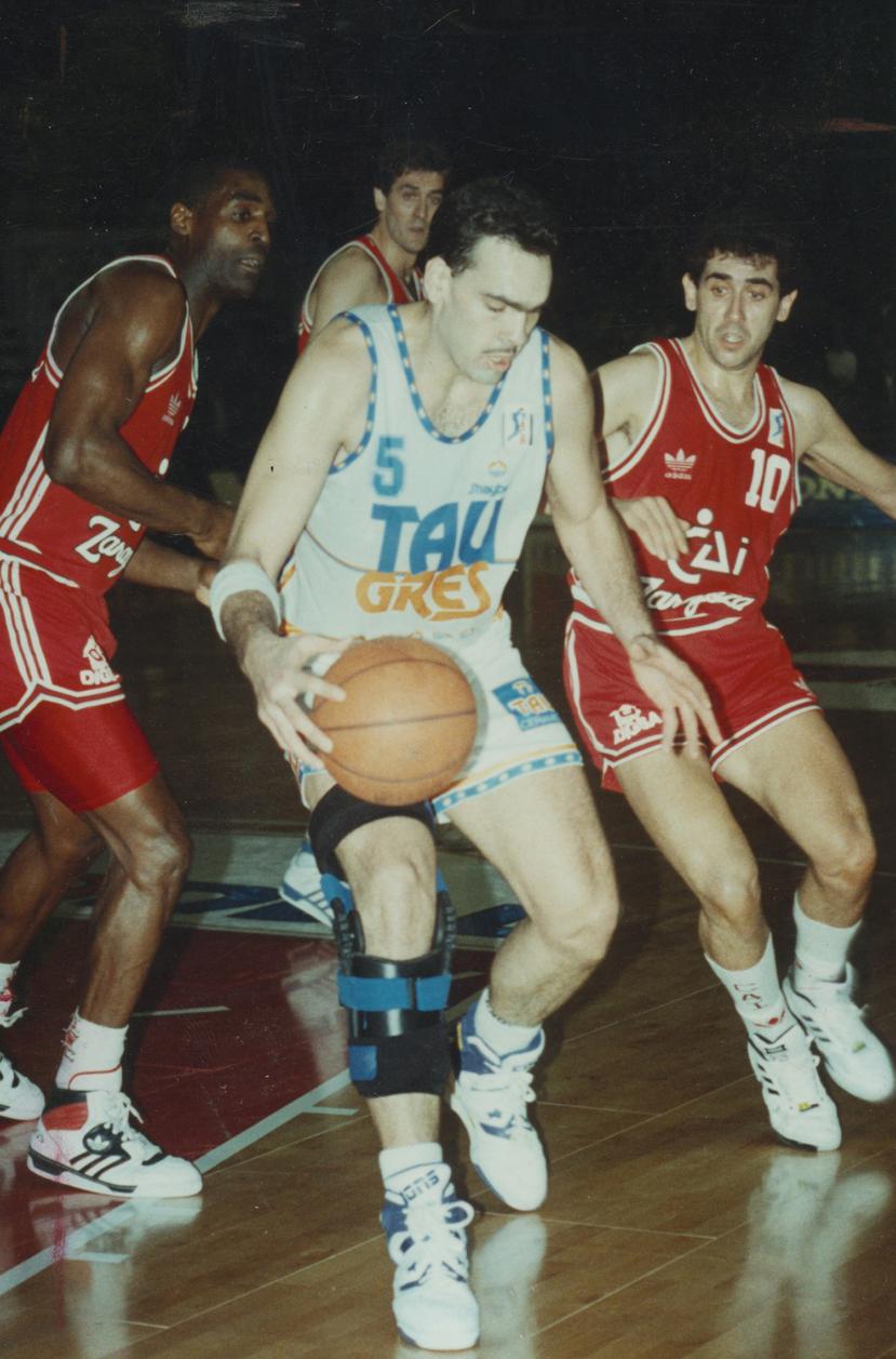 Ramón Rivas, aquí con el club Taugrés, es el jugador boricua con más temporadas jugadas en la Liga ACB. Se nacionalizó español, pero retuvo su ciudadanía deportiva puertorriqueña.