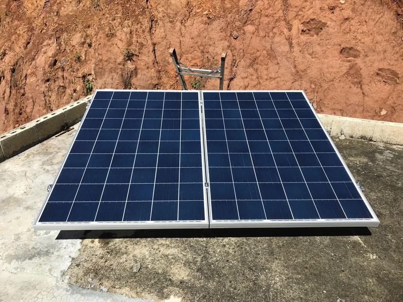 Santander colaboró con la instalación de 10 postes solares y 15 sistemas fotovoltaicos en la comunidad Indiera Baja de Maricao. (Suministrada)