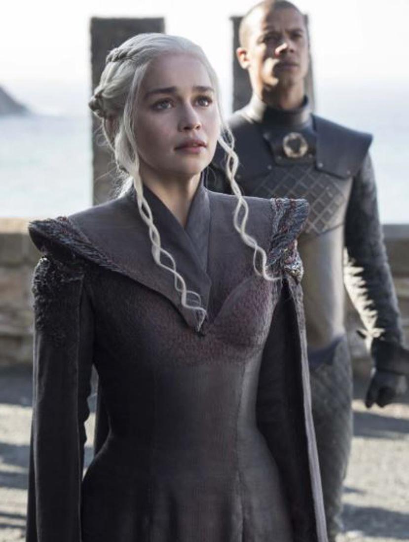 Imagen de Daenerys Targaryen (Emilia Clarke) mientras se aproxima al trono de Dragonstone. (HBO)