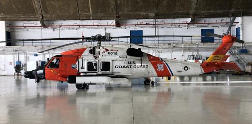 La Guardia Costera envió su helicóptero MH-60 Jayhawk para proveer asistencia en uno de los rescates. (Suministrada)