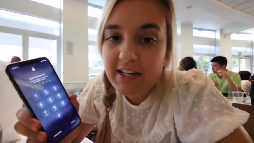 A través de un video la joven mostró el nuevo iPhone. (YouTube)