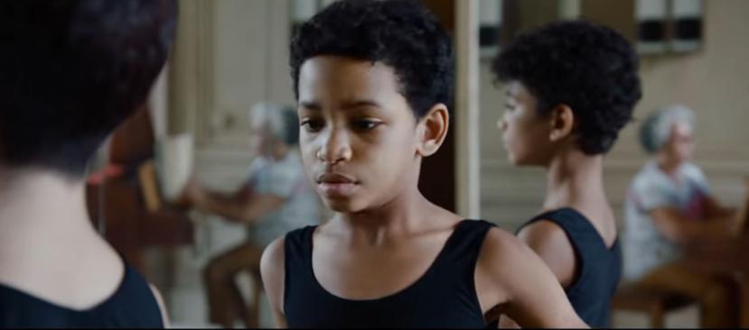Imagen de la película que retrata la infancia y la adultez del importante bailarín. (Captura YouTube)