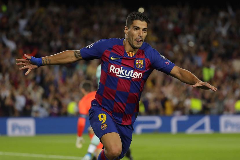 Luis Suárez celebra uno de sus goles. (AP)
