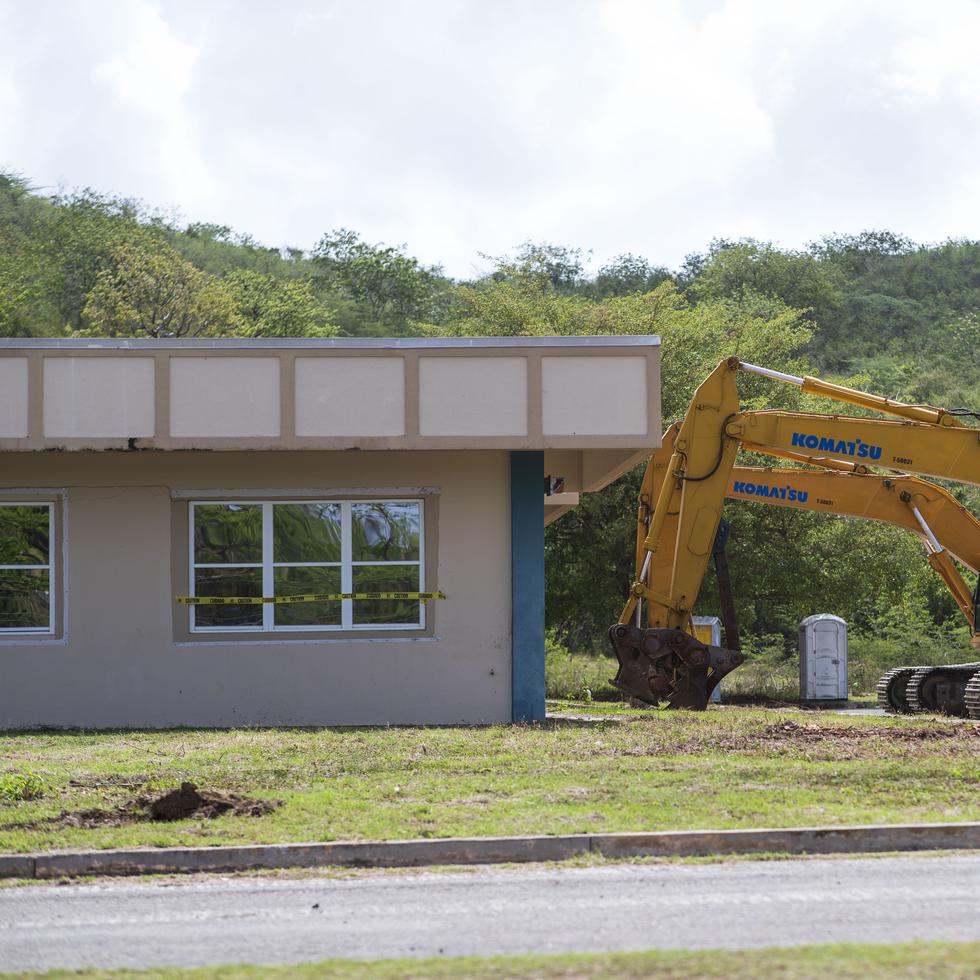 En mayo pasado, estaba en proceso la demolición de lo que fue el Centro Diagnóstico y Tratamiento (CDT) de Vieques.