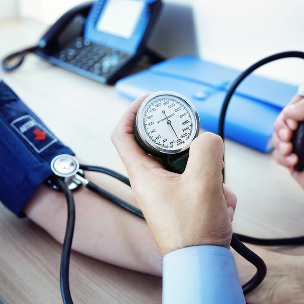 Se considera que una presión arterial normal, según lo estableció la Asociación Americana del Corazón, es de 120/80.