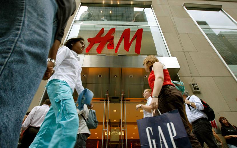 H&M, reconocida por sus modernos diseños de ropa a precios módicos, tendrá dos niveles y 20,000 pies cuadrados. (AP)