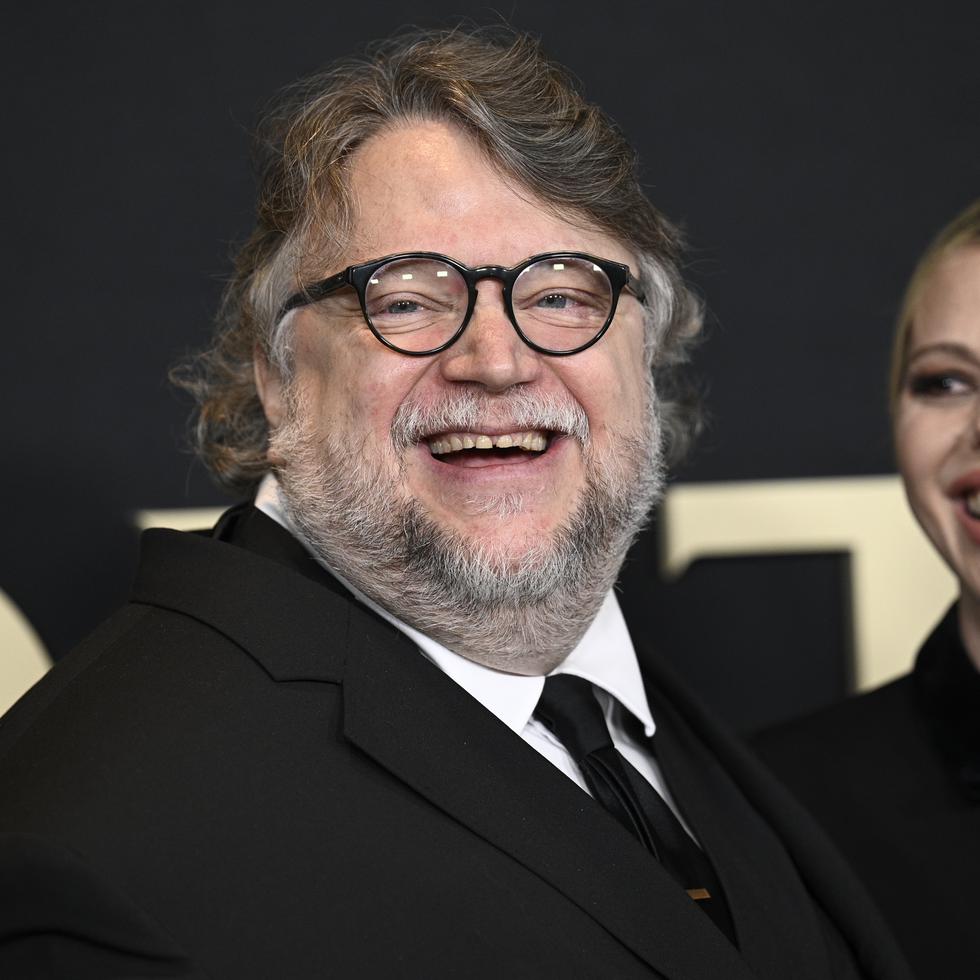"Nightmare Alley" del guionista, director y productor Guillermo del Toro, izquierda, aquí junto a la guionista Kim Morgan, está nominada en la categoría de Mejor película para los Oscar.