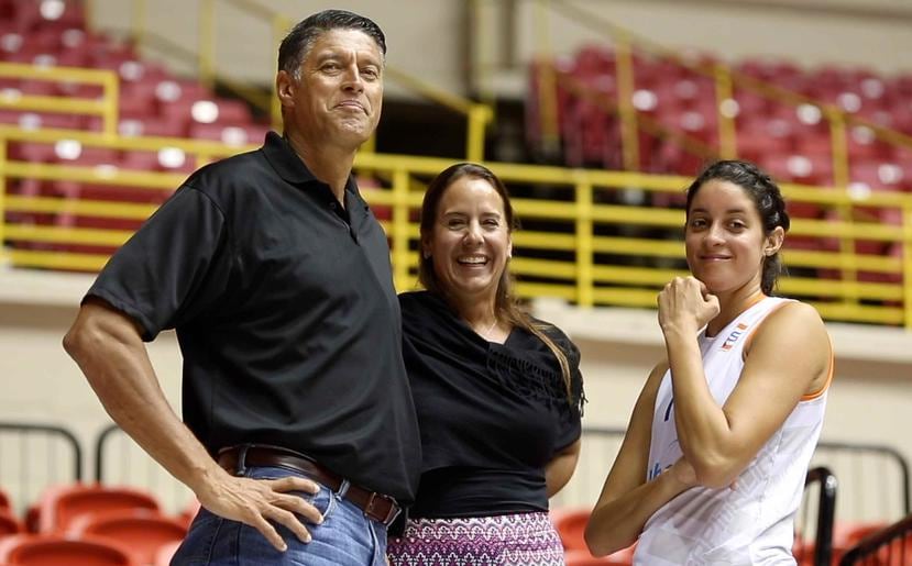 De izquierda a derecha, José "Piculín" Ortiz, su esposa Sylvia Ríos y Neira Ortiz en una foto del 2017. (Archivo)