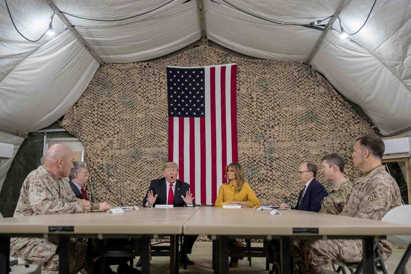 En la foto, Trump durante una rueda de prensa en Irak. (AP)