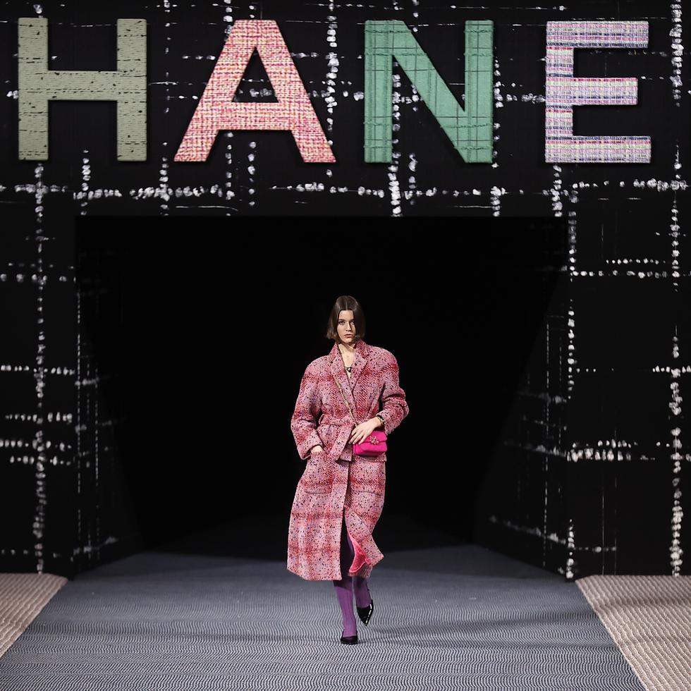 En total, el Met expondrá más de 80 piezas que "documentan" el trabajo de las diseñadoras e incluirá piezas "icónicas" de Gabrielle "Coco" Chanel.