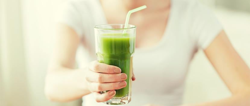 Al contener pocas calorías, el jugo verde también es una bebida recomendada para aquellos que quieren bajar de peso. (Shutterstock)