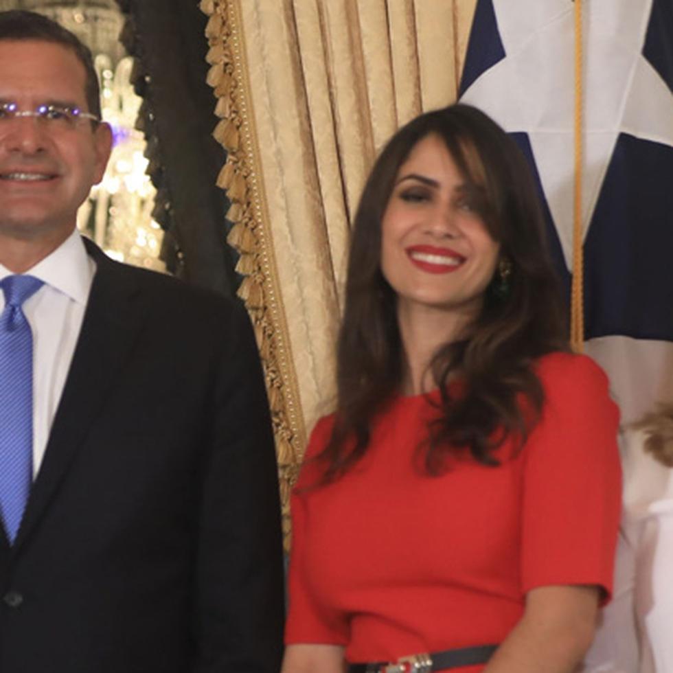 En la foto, el gobernador Pedro Pierluisi y Elizabeth Torres, cuandola funcionaria asumió su puesto en julio de 2021.