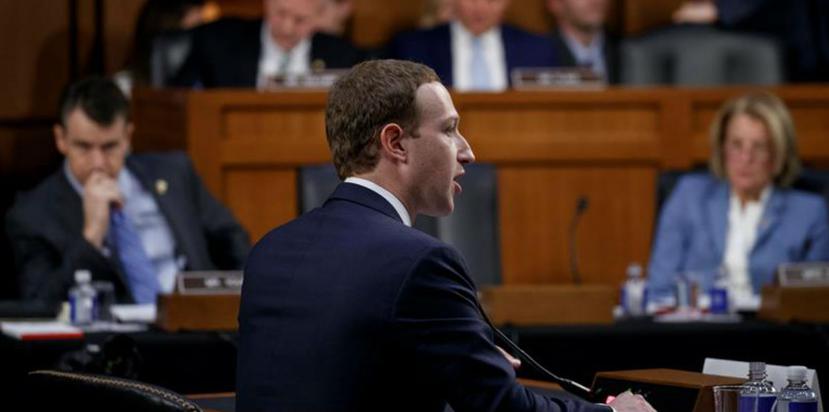 Mark Zuckerberg testifica ante el Comité Senatorial de Comercio, Ciencia y Transporte y el Comité Judicial del Senado, en Washington (EFE).