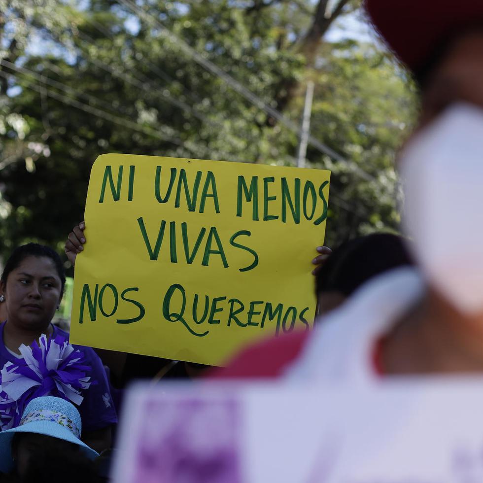 Mujeres marcharon en el Día Internacional de la Eliminación de la Violencia contra la Mujer, en una fotografía de archivo. EFE/Rodrigo Sura
