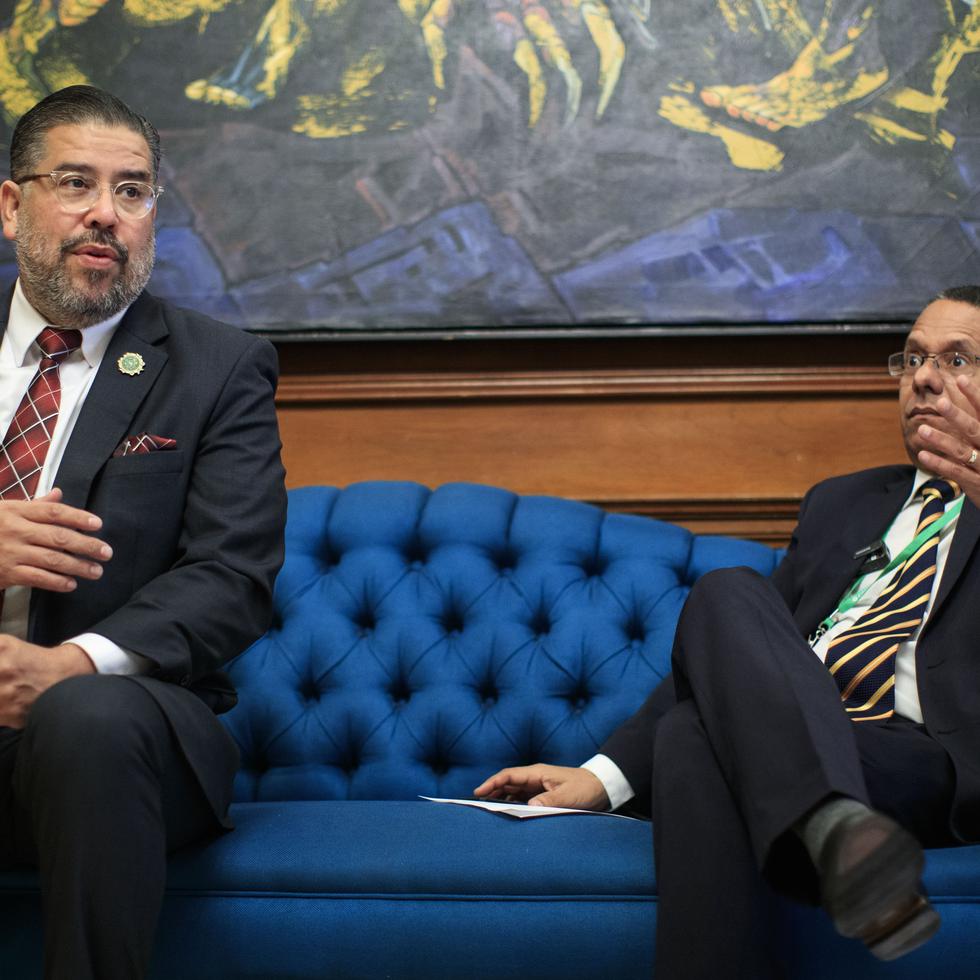El presidente de la Cámara de Representantes, Rafael " Tatito" Hernández, junto a Jesús Santa Rodríguez.