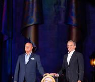Bob Chapek a la izquierda y Rober Iger a la derecha, durante la celebración del 50 Aniversario de Walt Disney World.