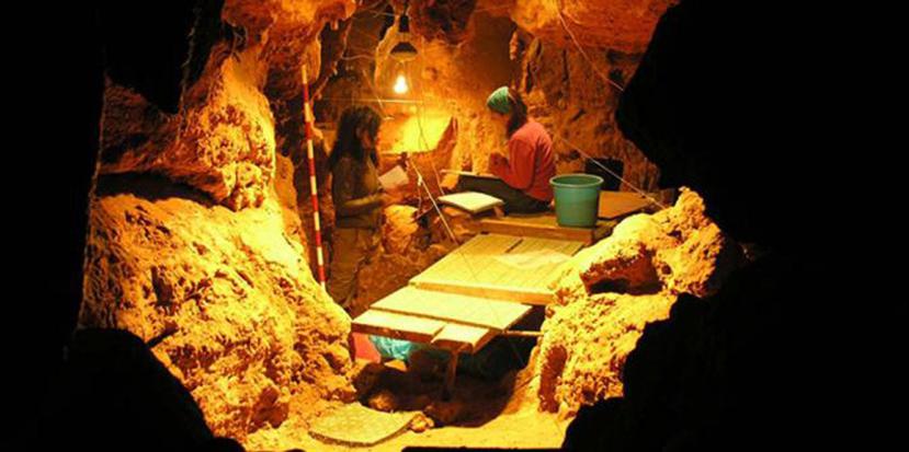 La cueva Túnel de los Huesos donde se hallaron 12 ejemplares de neandertales de hace 49.000 años. (AP)