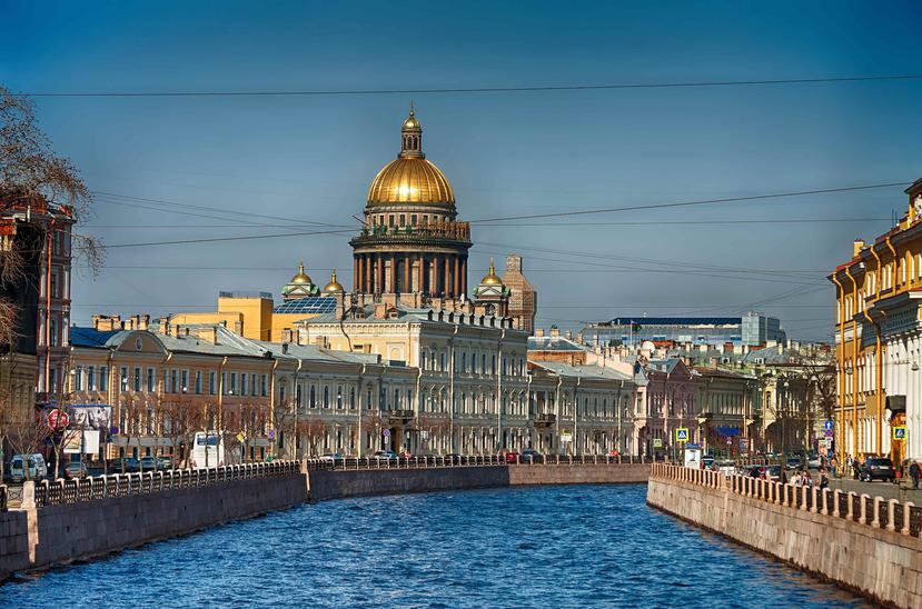 San Petersburgo, hermosa ciudad rodeada de canales, tiene muchas historias que contar.  (Shutterstock)