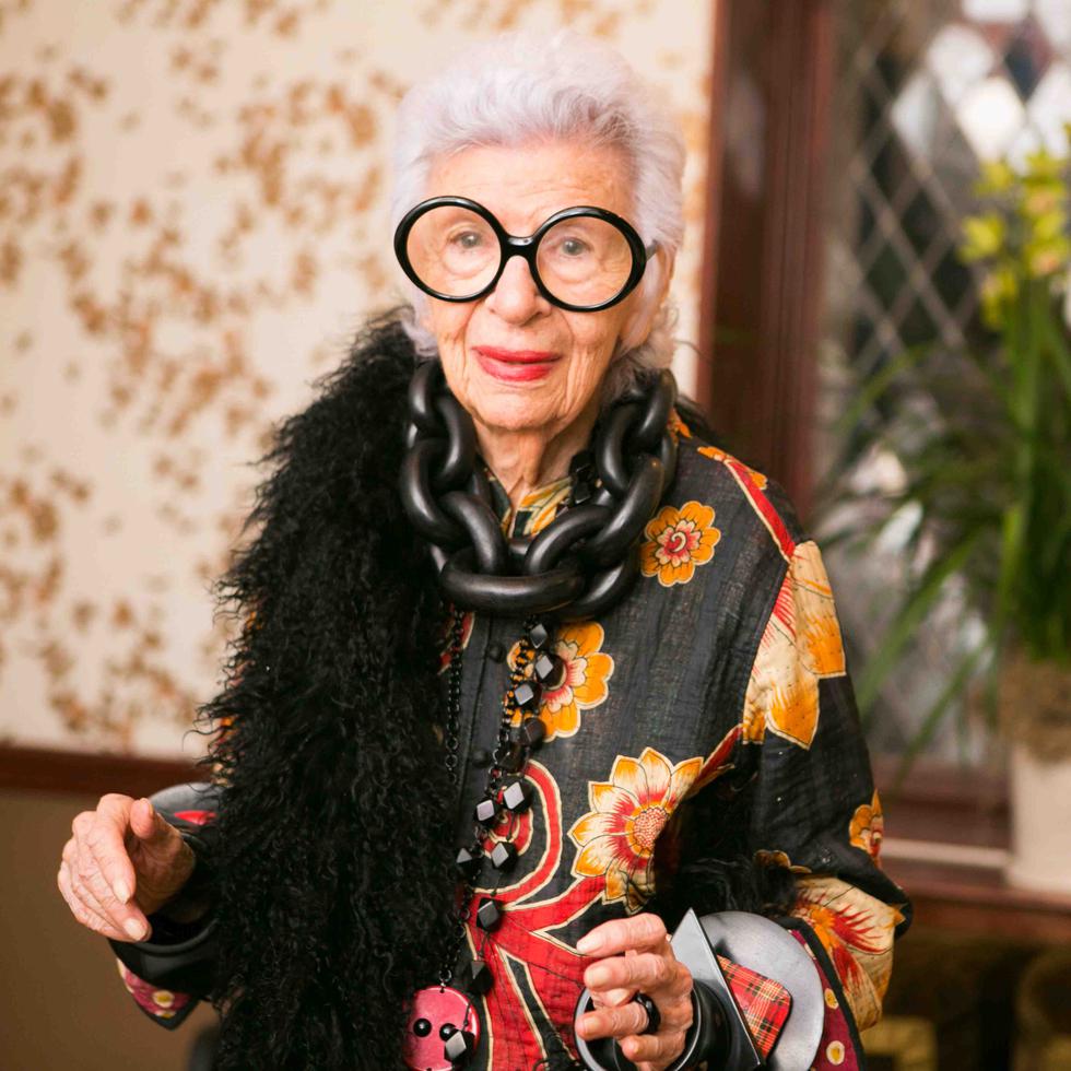 Iris Apfel no solo conquistó el mundo de la moda, sino hasta el cibernético, pues tuvo su propio “emoji”.