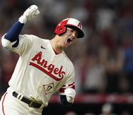 El japonés Shohei Ohtani, bateador designado de los Angelinos de Los Ángeles, festeja luego de conseguir un jonrón ante los Yankees de Nueva York, el miércoles 31 de agosto de 2022.