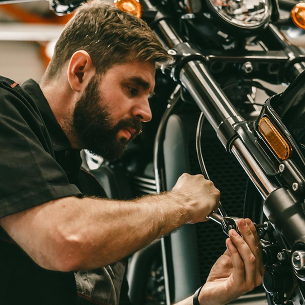 AMTEC es tu puerta de entrada al éxito en el mundo de la mecánica de motocicletas.