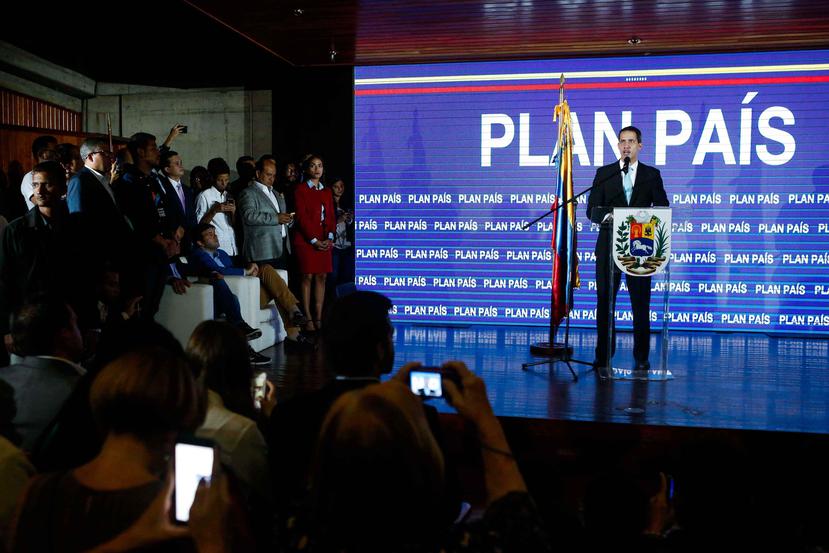 Juan Guaidó presenta el Plan País en el Auditorio Naranja de la Facultad de Ciencias Económicas y Sociales (FaCES) de la Universidad Central de Venezuela (UCV), en Caracas. (EFE)