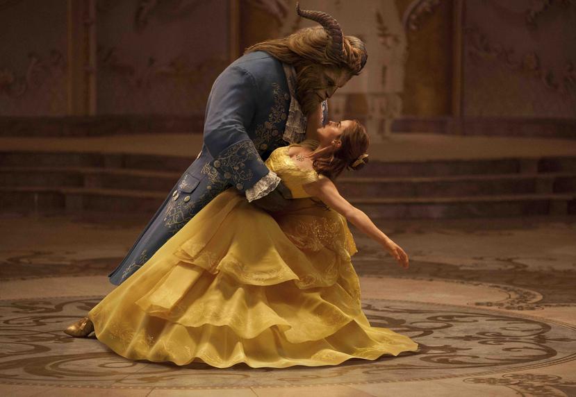 Escena del baile en la nueva versión de "La Bella y la Bestia". (AP)
