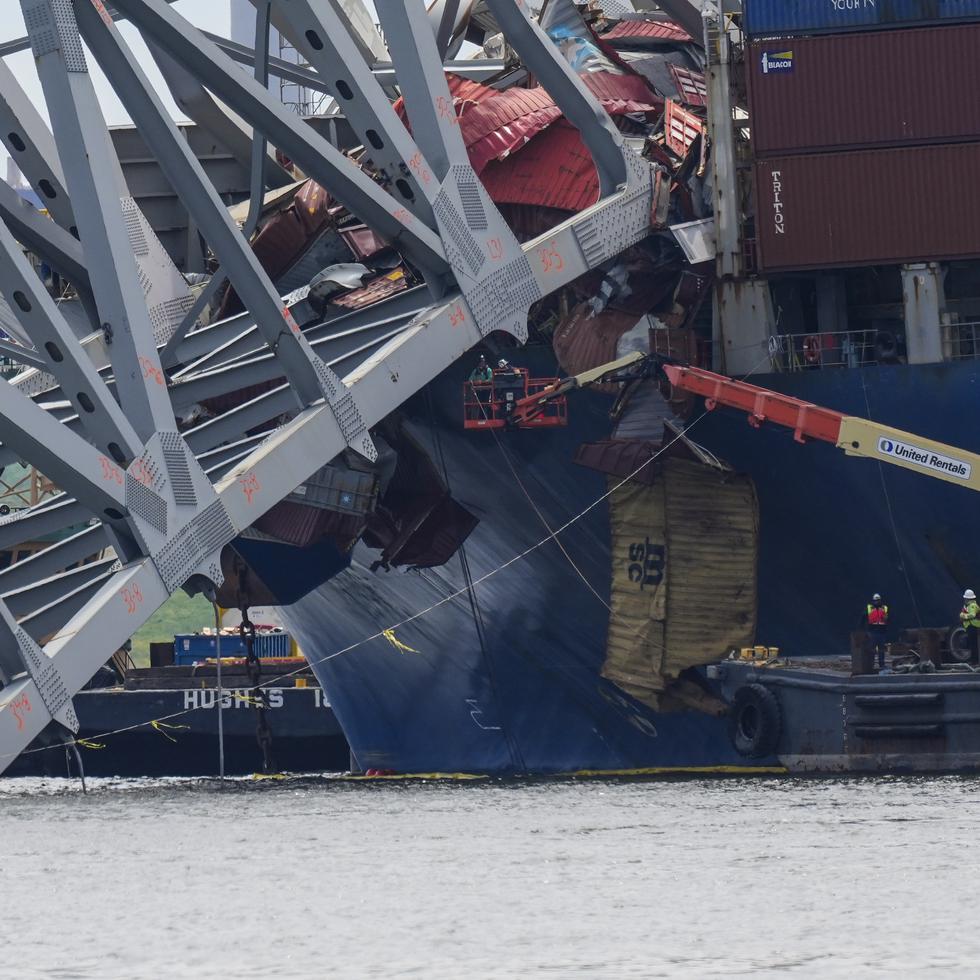 Seis miembros de una cuadrilla de obreros viales murieron al caer al agua el 26 de marzo cuando se derrumbó el puente Francis Scott Key, tras ser embestido por un buque portacontenedores.