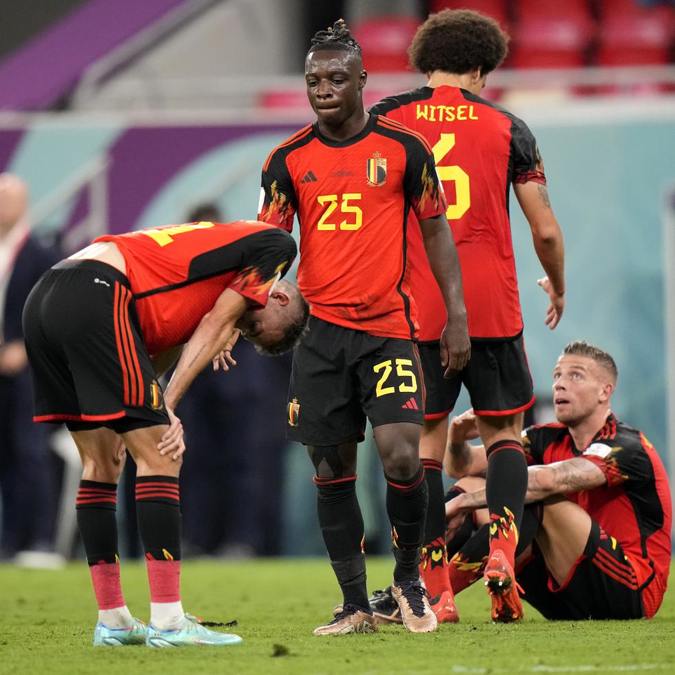 El desconsuelo se apoderó de los jugadores belgas tras empatar y quedar eliminados del Mundial en el partido ante Croacia.