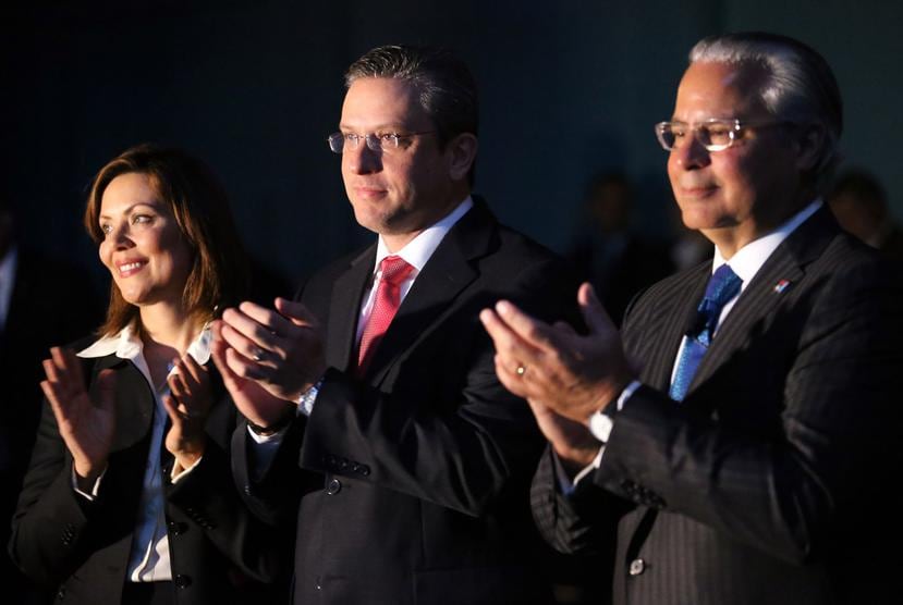 Tavakoli hizo sus expresiones durante la tercera Cumbre de Inversión de Puerto Rico, evento que coordina la firma AdWorks y que procura promover a la Isla como destino de inversión. Aquí al primera dama junto al gobernador y Alberto Bacó.