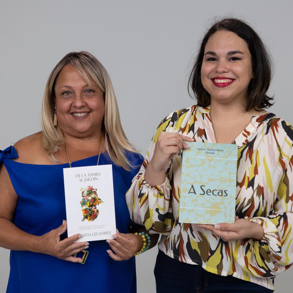 A la izquierda Betzaida Gómez y Maria Elena Medina muestran su libros recién publicados.