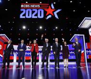 Los candidatos demócratas en el debate de la cadena CBS News. (AP)