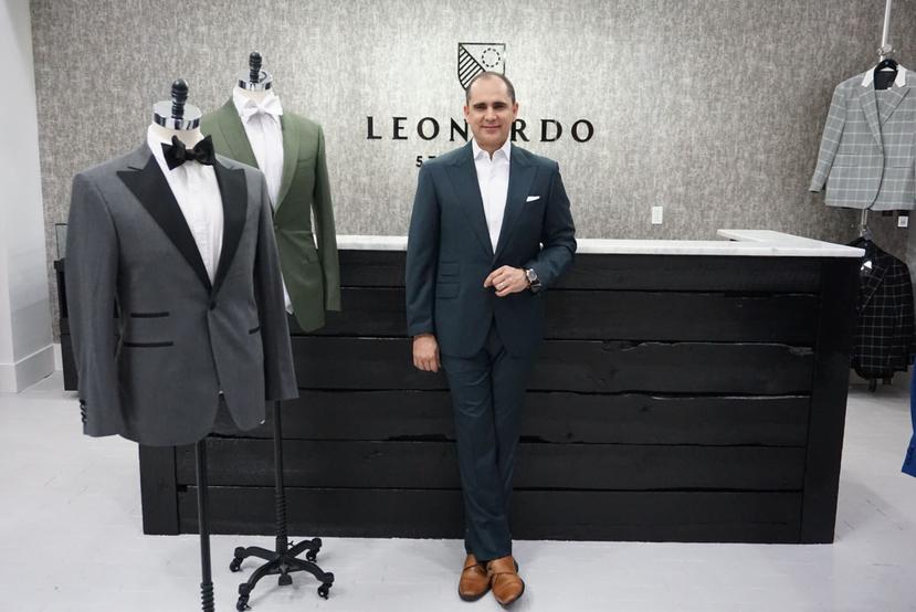 Leonardo Cordero Suria, propietario de las tiendas Leonardo 5th Avenue, posa en su nueva tienda de Winter Park, en Florida Central, que abrirá este miércoles, 5 de febrero. (Suministrada)