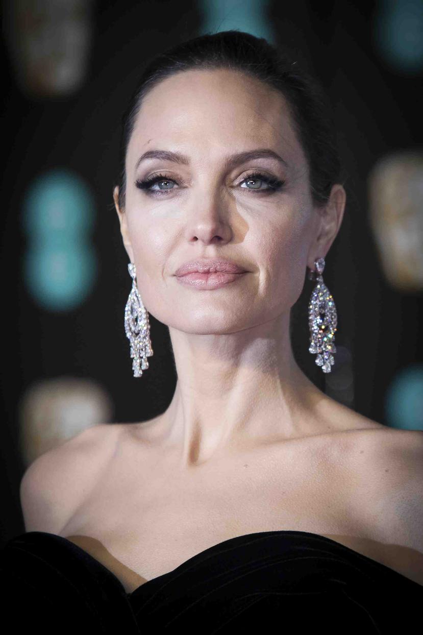 Angelina Jolie aún no firma su divorcio con Brad Pitt. (AP)