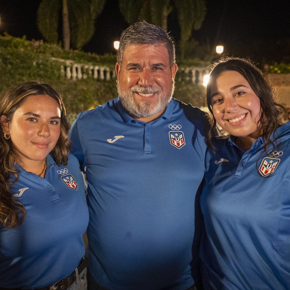 Luis "Tuto" Bermúdez -junto a sus hijas Paola  y Ana Sofía- están activos en los Juegos Panamericanos de Santiago 2023.