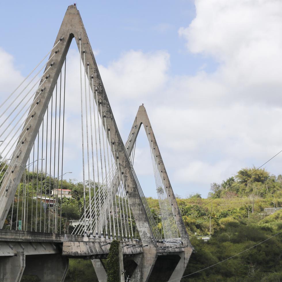 El puente atirantado de Naranjito fue cerrado el pasado 30 de enero para dar paso a un millonario proceso de rehabilitación de la estructura, que se estima tomaría unos 18 meses.