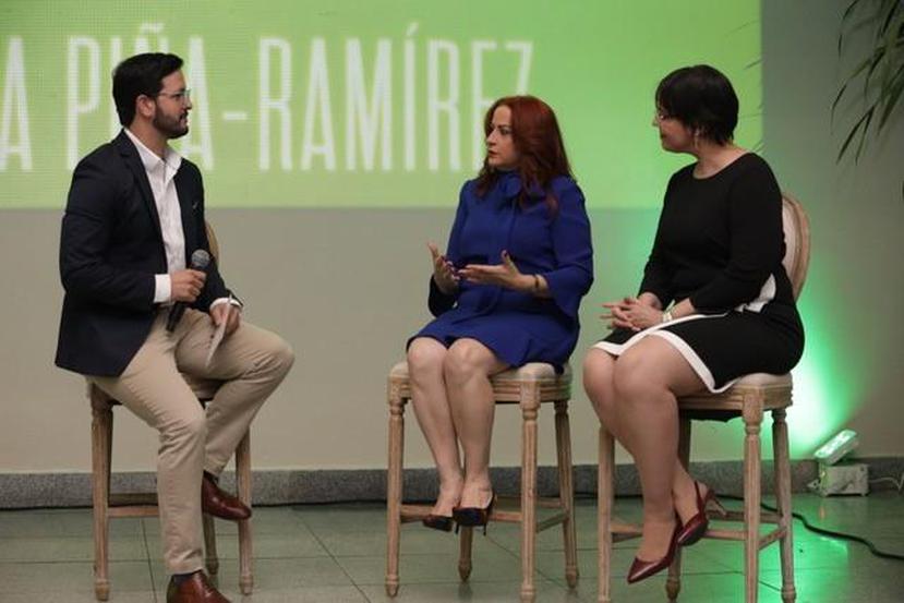 Desde la izquierda: Rafael Lama, subdirector de El Nuevo Día, junto a Wanda Piña y Norma Dávila, socias de la firma The Human Factor Consulting Group y autoras del libro. (Suministrada)