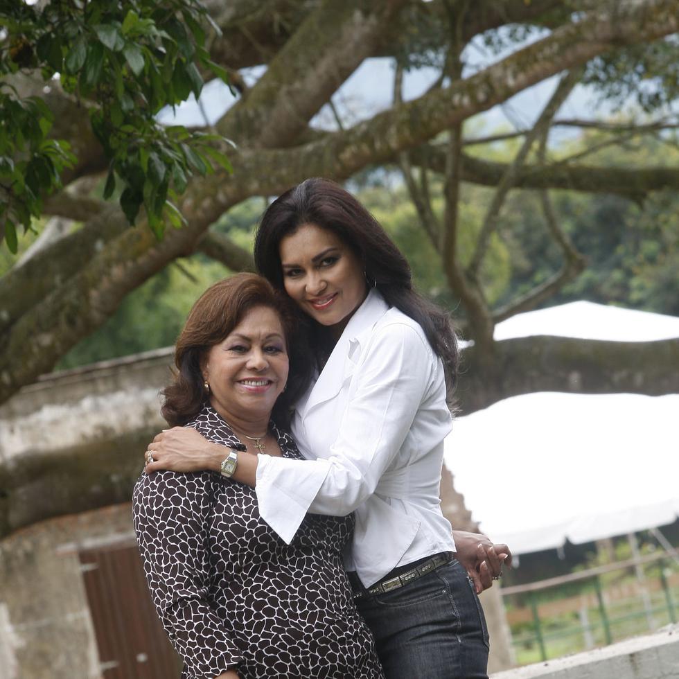 El amor de madre e hija de Wilnelia Merced y Delia Cruz las llevó a trabajar juntas en muchos proyectos. 

ANGEL M. RIVERA
