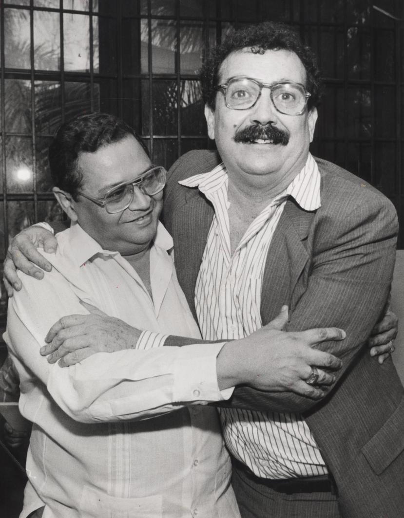 Dos grandes del baloncesto puertorriqueño. Hetin Reyes y Jenaro “Tuto”  Marchand durante un compartir en el 1988. (Suministrada)